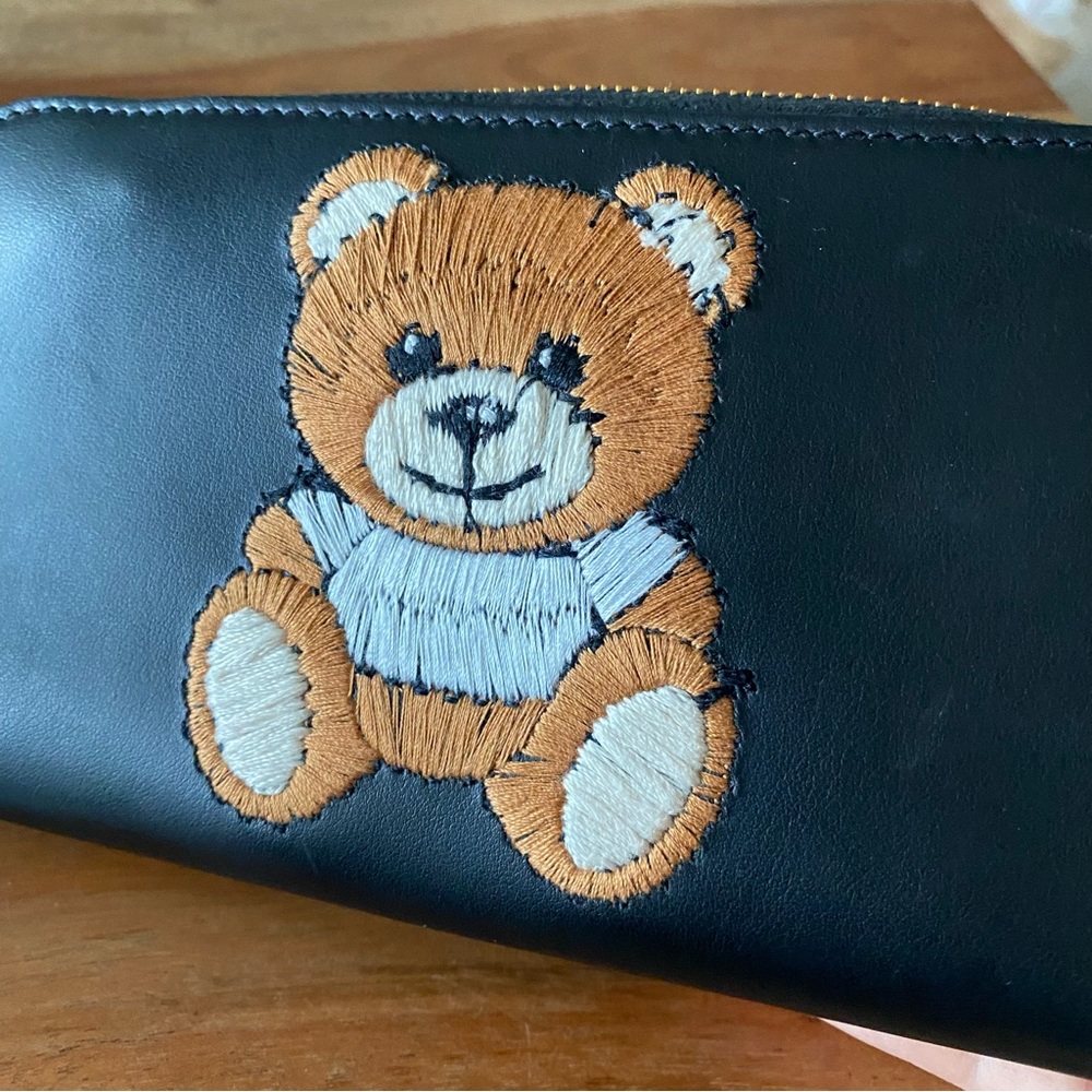 New Moschino Bear Logo Embroidered Leather Wristlet Continental Wallet - Picture 6 of 10